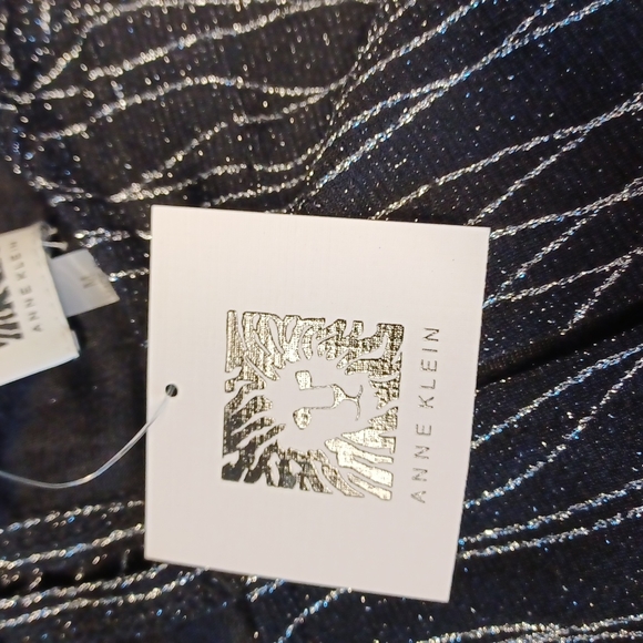 Anne Klein Black & Silver Knit Top NWT- Sz. Med - Picture 3 of 10